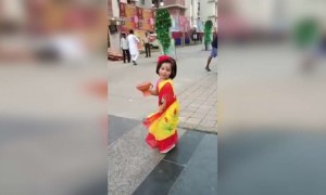 আপনারা এতো মিষ্টি ধুনুচি নাচ হয়তো এর আগে কখনো দেখেননি