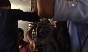 ট্রেনে এত সুন্দর গান আপনারা কখনো শুনেছেন?