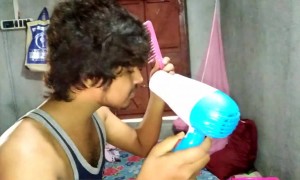 পিছন থেকে চেয়ার সরালো যখন বন্ধু