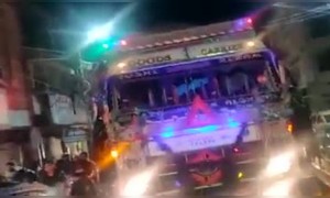 ট্রাকের এরকম মজাদার হর্ন শুনে লোকেরা খুব আনন্দ পেলেন