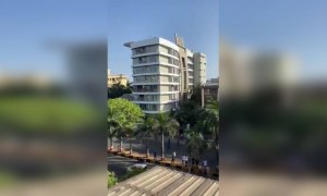 দেখুন কিভাবে স্বাস্থ্যকর্মীদের সম্মান জানালেন বচ্চন পরিবার