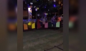 বাচ্চাদের ট্রেনে চাপতে গিয়ে কি হলো দেখুন