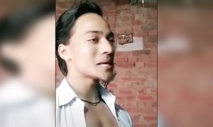 এই দেখুন টাইগার শ্রফের নকল কি হুবহু করেছে