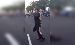 এরকম কাপড় এর আগে কখনো দেখা যায়নি