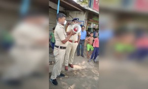 লকডাউন এবং কোরোনার ব্যাপারে শুনুন কি বললেন পুলিশ অফিসার