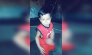 বাচ্চাটির নাচ খুব মজাদার