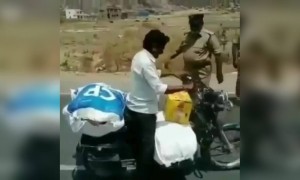 পুলিশের লাঠি খেয়ে পুরো গান বেরিয়ে গেলো