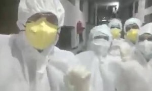 দেখুন বীর ডাক্তাররা যখন গাইলো সুন্দর গান