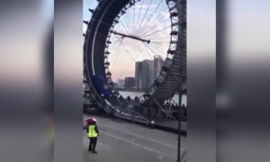 এই গাড়িতে বসবেন কি?