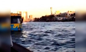 জাহাজটা মনে হয় কোনো মাতাল চালাচ্ছে