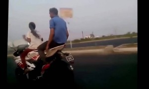 বাচ্চা কে বাইকে বসিয়ে এরকম রিস্ক নেয়া উচিত না