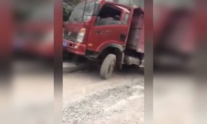 এই ট্রাকের কি হলো দেখুন