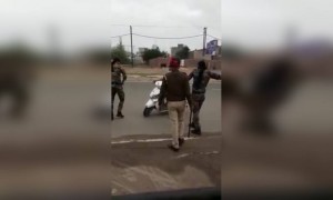 স্কুটি চালক মারের ভয়ে কিভাবে পালালো দেখুন