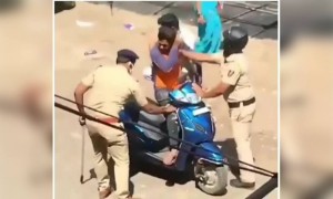 লকডাউনে বেরোলে তো পুলিশের লাঠি খেতেই হবে