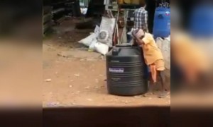 এই লোকটি এতো মদ খেয়েছে যে দেখুন কি হলো