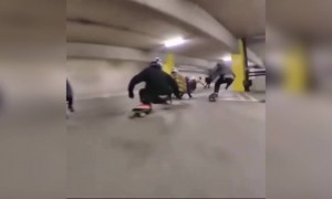 ফাঁকা পার্কিং স্পেসে কি করছে কিছু লোক দেখুন