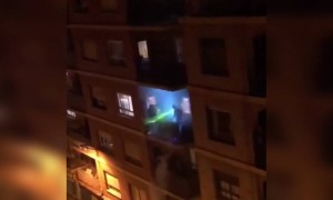 লকডাউনে ইতালিয়ানদের ব্যালকনি পার্টি চলছেই