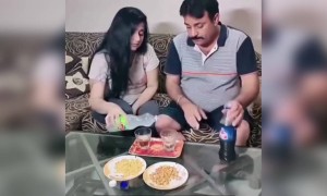 লকডাউনে এখন কোল্ড ড্রিঙ্কস দিয়ে চালাতে হচ্ছে