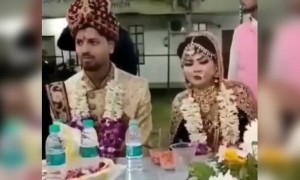 এই ভিডিও তাঁকে পাঠান যার এরকম বউ হবে