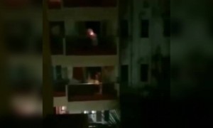 কে আবার ভূতের মতো হেঁটে বেড়াচ্ছে