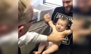 দেখুন ডাক্তার কিভাবে মজা করে বাচ্চাটিকে ইনজেকশন দিলো