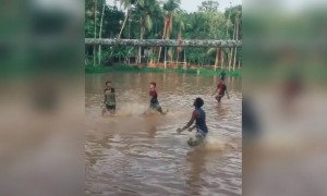 এরকম ভাবে কখনো ফুটবল খেলেছেন?