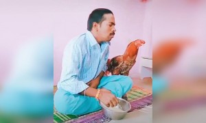 এভাবে আজকাল চিকেনের স্বাদ নিতে হচ্ছে