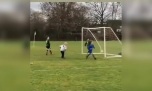 কি ভালো গোল মারলো বাচ্চা মেয়েটি