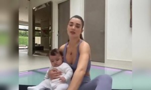 দেখুন অভিনেত্রী এমি জ্যাকসন টয়লেট পেপার নিয়ে কিভাবে ব্যায়াম করলেন