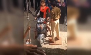 শুটিং করতে ব্যস্ত এই অভিনেত্রী কে চিনতে পারছেন?