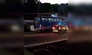 দেখুন কিভাবে এক্সিডেন্ট হতে হতে বাঁচলো