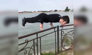 দেখুন হাতে কি অসাধারণ শক্তি