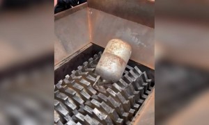 দেখুন এই সিলিন্ডারটার কি হলো