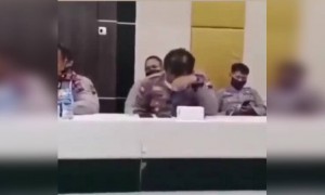 জল খেতে গিয়ে মনে পড়ল মুখে মাস্ক আছে