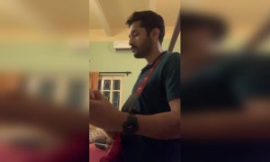 লোকডাউনের মাঝে দেখুন পরমব্রত আবার কি সুন্দর গিটার বাজালেন