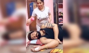 বরকে বিরক্ত করতে গিয়ে বউয়ের কি হলো দেখুন