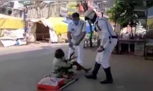 কলকাতা পুলিশ গরিব মানুষের পাশে দাঁড়ালেন