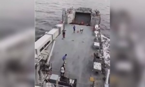 সমুদ্রের মাঝখানে কখনো ক্রিকেট খেলেছেন?