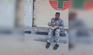 আপনাকে তো শুধু ঘরে থাকতে হবে, এদের কত কষ্ট করতে হয় দেখুন