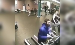 দৌড়াতে দৌড়াতে দেখুন কি হলো লোকটির