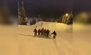 এত অসাধারণ টীম ওয়ার্ক দেখেছেন আগে?