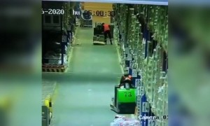 কাজের সময় ঘুমালে কত বড় দুর্ঘটনা ঘটতে পারে দেখুন