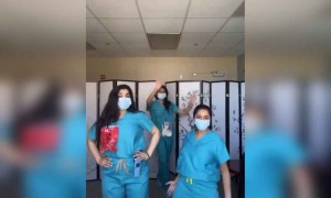 ডাক্তাররা ব্রেকের সময় করলেন একটু নাচ