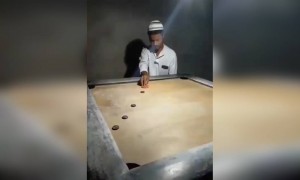 এটা একটা ভালো শট ক্যারাম বোর্ডে