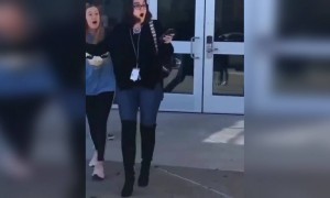 সৈনিক ঘরে হঠাৎ ফিরেছে, দেখুন তারপর কি হলো