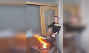 এভাবে কে রান্না করে?