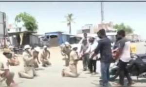 খুব লজ্জার ব্যাপার যে পুলিশকে এভাবে অনুরোধ করতে হচ্ছে লোককে ঘরে থাকার জন্য