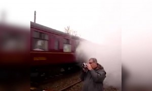 রেললাইন থেকে এই জন্য সব সময় দূরে থাকতে হয়