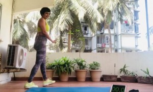 ঘরে থেকেও কিভাবে ফিট থাকতে হয় দেখালেন মন্দির বেদি