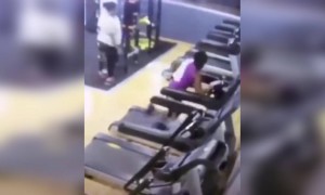 দৌড়ানোর সময় ফোন দেখতে গেলে এরকমই হয়